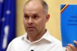 „Dintr-o simfonie, legea a devenit manea!” Daniel Funeriu îl atacă dur pe Darius Vâlcov şi îl ironizează pe Victor Ponta!