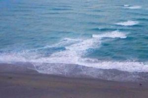 Marea te poate ucide şi la mal. Ce să faci ca să nu te îneci într-un curent înşelător