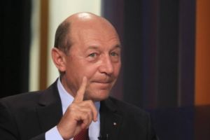 Băsescu cere demisia lui Dăncilă şi oprirea programului de majorare a salariilor şi pensiilor în detrimentul investiţiilor