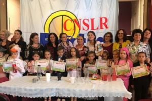 FOTO: “Bobocii” şcolilor mureşene cuprinşi de “Fascinaţia copilăriei”