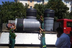 Montarea containerelor de deşeuri semiîngropate a început în Suceava