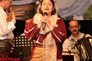 În Mehedinţi nu şi-a dezamăgit fanii, Iuliana, din nou strălucitoare!