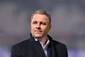 Un antrenor român a izbucnit în vestiar: „Dacă îţi dau un pumn, înghiţi telefonul