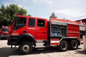 Simulare de incendiu, la o fabrică de biscuiţi din localitatea timişeană Mănâştiur