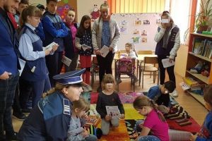 FOTO: “Micii poliţişti Cristeşti!” activităţi în cadrul campaniei “Împreună pentru o comunitate mai sigură!”