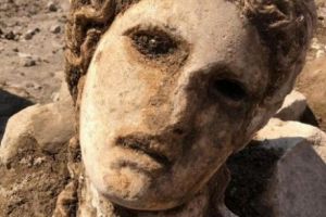 În centrul Romei, Bachus a scos capul din nişte săpături!