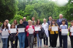 FOTO – Elevi premiaţi pentru cele mai frumoase desene anti-fumat la Sibiu