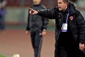 O echipă din Liga I a rămas fără antrenor. Cine se pregăteşte să-i ia locul