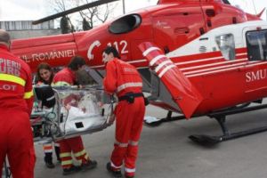 Nou-născut, trimis cu elicopterul la Bucureşti