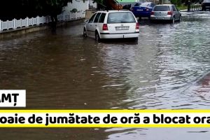 NEAMȚ: O ploaie de jumătate de oră a blocat municipiul Piatra-Neamţ (FOTO)
