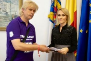 Marea impacare: Firea (PSD) + #Rezist = Love