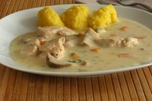 Cum se face puiul cu smântână?