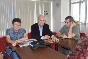 La sfat cu Doru Dinu Glăvan. Preşedintele UZPR s-a întâlnit cu jurnaliştii băcăuani