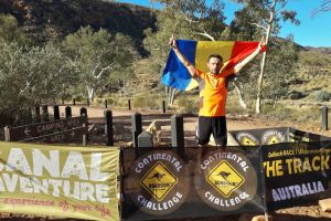 FOTO Pompierul din Botoşani se întoarce în ţară, după ce a câştigat ultramaratonul din Australia. Festivitate pentru primirea la Botoşani, pe Stadionul Municipal