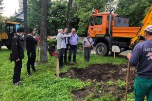 Montarea containerelor de deşeuri semiîngropate a început, de miercuri, în Suceava