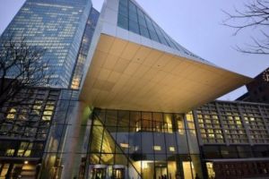 Bani cu nemiluita de la BCE, la dobânzi negative! Dar nu pentru oameni, ci pentru bănci...