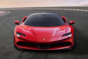 FOTO-VIDEO Ferrari a lansat cel mai puternic model: are 1.000 de cai putere şi poate atinge 340 de kilometri pe oră