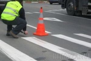 A lovit o femeie cu maşina pe trecerea de pietoni şi a fugit