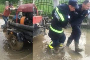 Fotografia zilei: Pompierii maramureseni au intervenit pentru a sprijini localnicii din Viseu de Sus