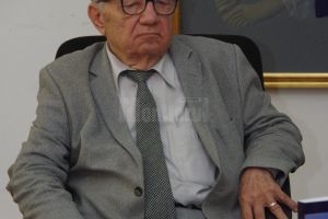 Scriitorul Ioan Ieţcu, doctor în medicină, şi-a lansat joi volumul „Înainte să fie prea ...