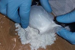 Traficanţi de amfetamină şi canabis prinşi la Reşiţa. Reţeaua deschisese trei ”magazine” de droguri