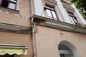 În sfârşit: Consiliul Judeţean Bihor a fost de acord să repare dărăpănăturile din strada Vasile Alecsandri