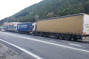 TIR-urile nu vor circula pe Valea Oltului câteva zile