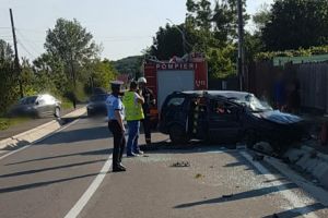 Moreni: Un bărbat de 50 de ani a ieşit în afara părţii carosabile cu autoturismul după ce a consumat alcool