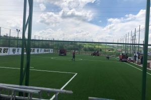 FOTO Un nou teren de mini-fotbal cu gazon sintetic în municipiul Botoşani. Investiţia a costat peste 50.000 de euro