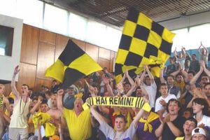 Reîntâlnire peste ani cu legendele handbalului devean