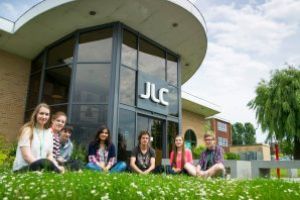 SWEET 16  AI ȘANSA SĂ STRĂLUCEȘTI ȘI SĂ FII RĂSPLĂTIT CU O  BURSĂ  JOHN LEGGOTT COLLEGE, UK, 2019