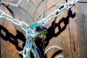 Consiliul Judeţean Covasna organizează o şedinţă la Valea Uzului, în aceeaşi zi în care românii sărbătoresc Ziua Eroilor