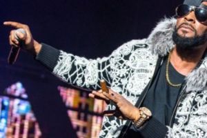 R KELLY, ACUZAT DIN NOU DE PEDOFILIE. Cântăreţul îşi racola victimele minore cu avionul