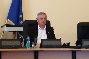Creţu către consilierii locali: Pentru câţi bani luaţi de aici, puteţi veni de cinci ori la şedinţă pe lună