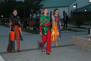 Prezentare de modă la Muzeul Judeţean Bistriţa (FOTO)