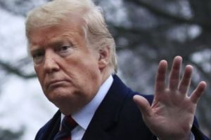 Donald Trump îşi apără graniţa cu taxe