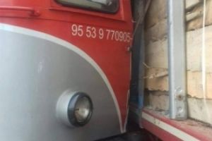 ALERTĂ IMPACT puternic - Un tren a lovit ÎN PLIN un TIR