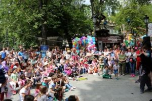 Restricţii de trafic, în weekend, la Sinaia, pentru evenimentele organizate de Ziua Copilului. Programul acţiunilor de sâmbătă, 1 iunie