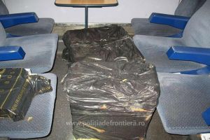 Ţigări descoperite în podul unui vagon din trenul internaţional Vadu Siret - Suceava