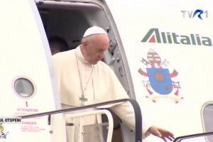 Vizită istorică: Papa Francisc a ajuns în România. VIDEO LIVE