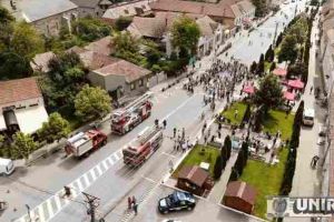 FOTO, VIDEO. Acţiune inedită de ziua copilului, la Teiuş: Copiii învăţaţi să stingă incendiile, concurs de biciclete şi alte activităţi