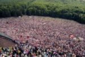 Credincioşii catolici din Caransebeş, printre sutele de mii de pelerini care se întâlnesc cu Suveranul Pontif