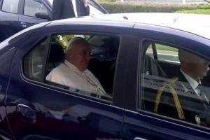 Papa Francisc cu Loganul, Iohannis cu Mercedesul