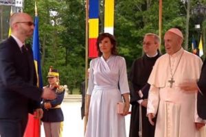 Moment emoţionant la Cotroceni. Gestul incredibil făcut de Papa Francisc