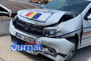 FOTO-ULTIMĂ ORĂ: Autospecială de poliţie, implicată într-un accident pe centură
