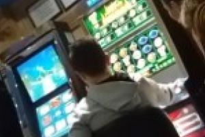 Brailean cercetat pentru distrugere dupa ce si-a varsat nervii pe un aparat de joc