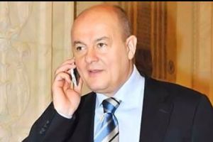 Pentru a dovedi că spune adevărul, Anton îi solicită lui Bădălău testul poligraf