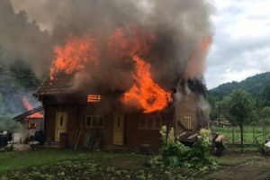 FOTO. Acum: Incendiu la Lunca Bradului!