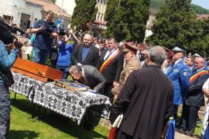 Patriarhul Daniel şi Casa Regală, în inima moţilor din Apuseni