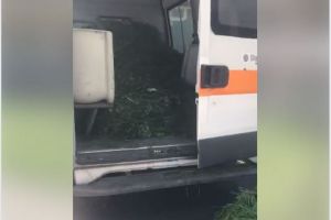 Urgenţă medicală: A fost tăiată şi urcată imediat în ambulanţă